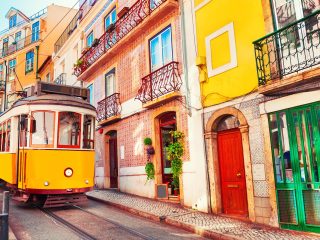 Tawaran Bonus Gaji bagi Lulusan yang Tetap Tinggal di Portugal