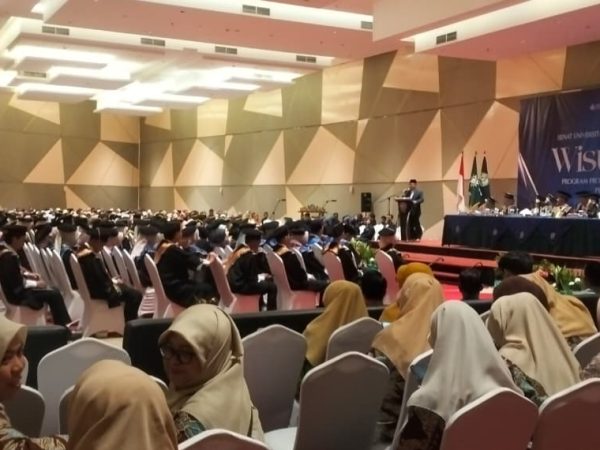 Bukan Akhir, Ini Awal! 244 Lulusan UMTAS Siap Mengabdi dan Berdampak