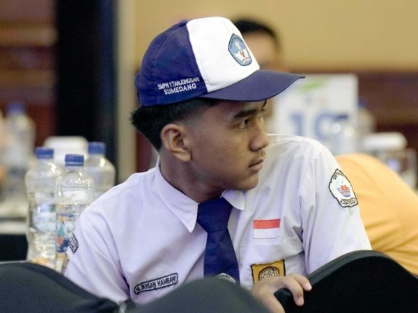 Viral Nyaris Putus Sekolah, Kisah Ikhsan Penjual Ayam Goreng Kini Kembali Raih Harapan lewat PIP