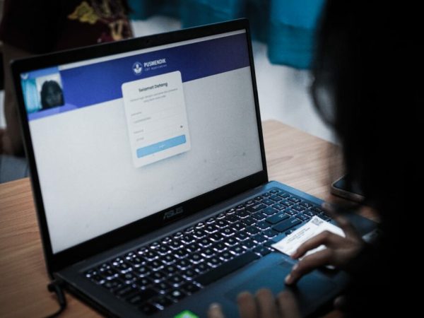 Generasi Z Jadi Pengguna AI Terbesar, Pendidikan Hadapi Peluang dan Ancaman