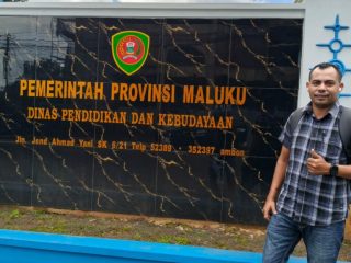Seberangi Sungai Demi Mengajar, Guru 3T Kini Tersenyum