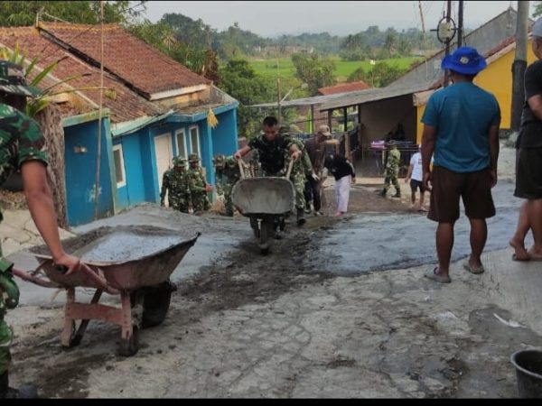 Ratusan Prajurit Macan Putih dan Gandara Group Sulap Perum Tata Lestari Jadi Lebih Bersih dan Nyaman